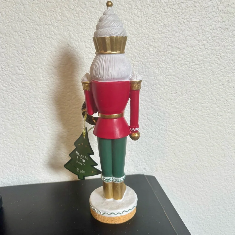Balsam &‎ Fir Santa Nutcracker 14” Christmas Holiday Figurine Cupcake Wreath NEW